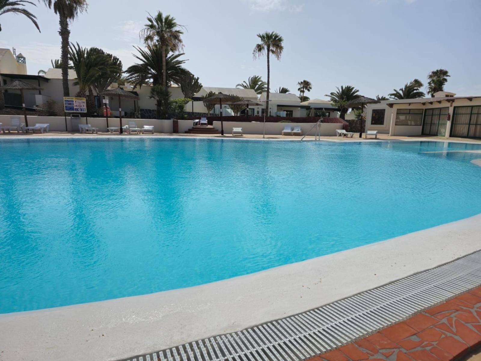 Bungalow Goa Pool View, Playa Roca Residence Sea Front Access - Free Ac - Wifi Costa Teguise Exterior photo
